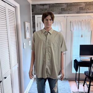 Men's Van‎ Heusen Button Down Short Sleeve Shirt SZ XL